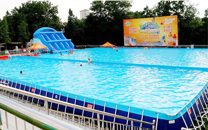 piscina con telaio gonfiabile